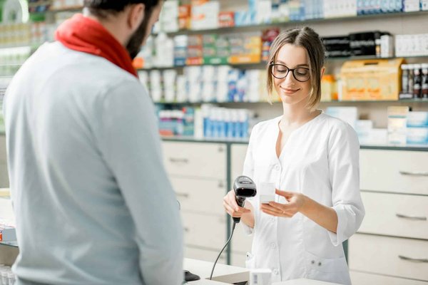 Quels sont les outils pratiques pour savoir quelle pharmacie est de garde près de chez soi ?